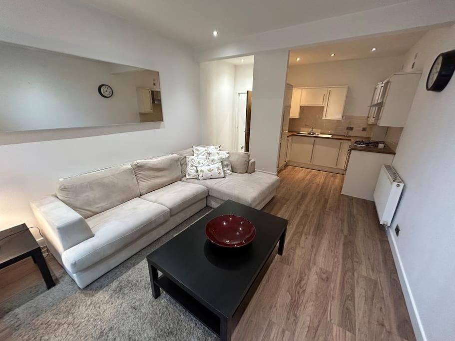 Spacious Central 2Bed Apartment Wilmslow Exterior foto